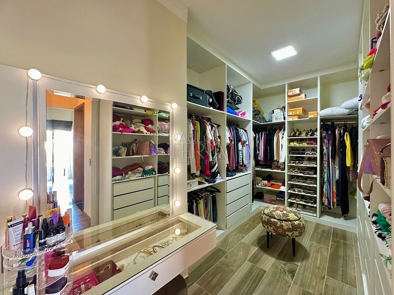 Sobrado no Condomínio Araucárias em Tremembé | 3 quartos sendo 2 suítes com closet, área gourmet integrada e piscina: 41ª foto da galeria de imagens do imóvel