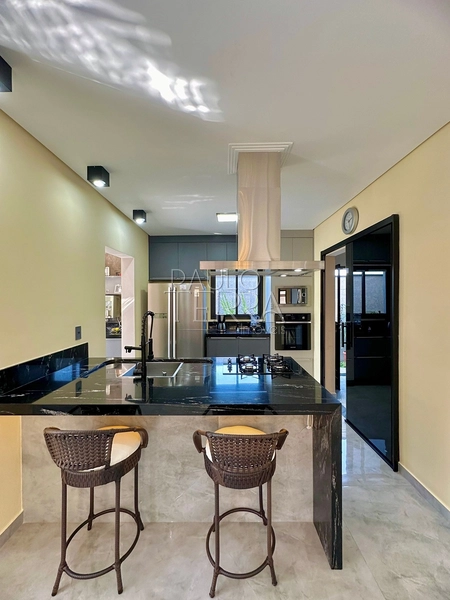 Sobrado no Condomínio Araucárias em Tremembé | 3 quartos sendo 2 suítes com closet, área gourmet integrada e piscina: 13ª foto da galeria de imagens do imóvel