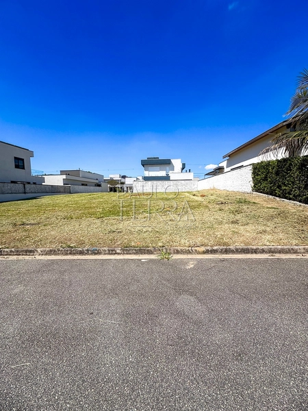 Terreno no Condomínio Ouroville – 300 m² Plano | Taubaté – SP: 1ª foto da galeria de imagens do imóvel