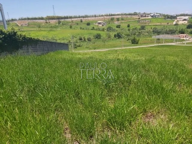 Terreno declive com 1.000 m2 no Condomínio fechado Village da Serra: 2ª foto da galeria de imagens do imóvel