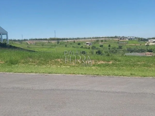 Terreno declive com 1.000 m2 no Condomínio fechado Village da Serra: 4ª foto da galeria de imagens do imóvel
