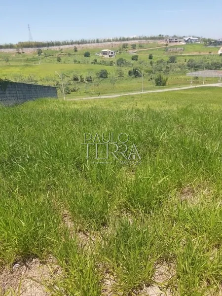 Terreno declive com 1.000 m2 no Condomínio fechado Village da Serra: 1ª foto da galeria de imagens do imóvel