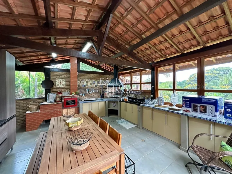 Linda casa com piscina no Condomínio Chácaras Cataguá em Taubaté SP: 1ª foto da galeria de imagens do imóvel