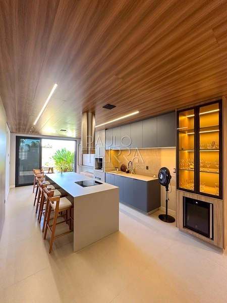 Casa térrea de alto padrão com piscina à venda no Condomínio Morada do Visconde em Tremembé/SP | 3 suítes, energia fotovoltaica e área gourmet completa: 12ª foto da galeria de imagens do imóvel