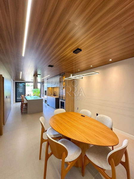 Casa térrea de alto padrão com piscina à venda no Condomínio Morada do Visconde em Tremembé/SP | 3 suítes, energia fotovoltaica e área gourmet completa: 11ª foto da galeria de imagens do imóvel