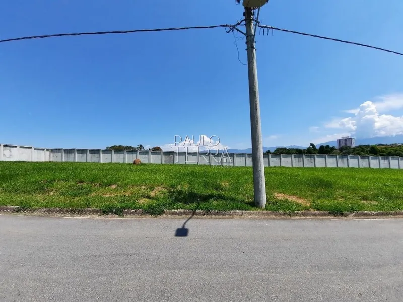 Terreno plano 250m vista p serra em condomínio fechado em Tremembé SP: 1ª foto da galeria de imagens do imóvel