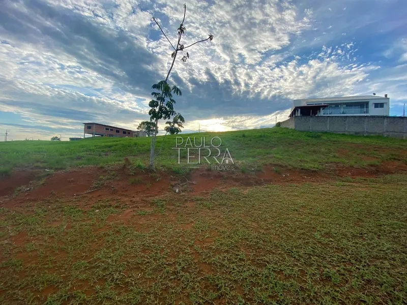 Terreno maior que 1000 m2 no Condomínio fechado Village da Serra: 1ª foto da galeria de imagens do imóvel