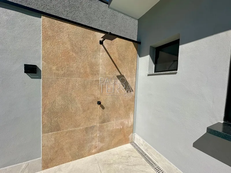 Casa térrea moderna nova com 3 dormitórios e piscina - Condominio: 2ª foto da galeria de imagens do imóvel