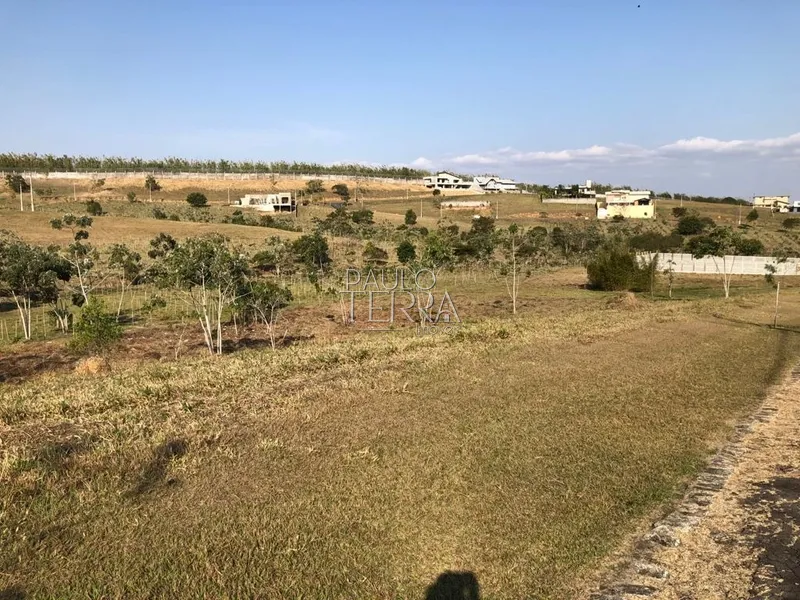 Terreno declive 1.000 m2 - Condomínio Village da Serra - Tremembé/SP: 3ª foto da galeria de imagens do imóvel
