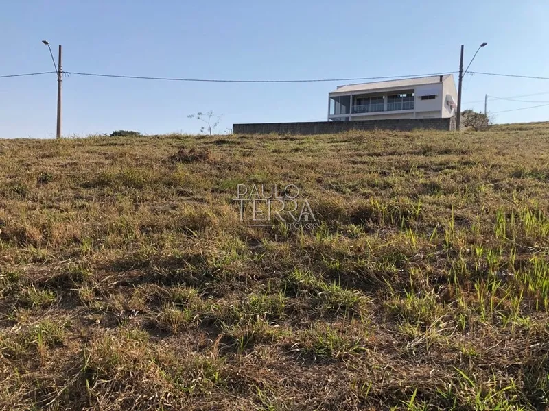 Terreno declive 1.000 m2 - Condomínio Village da Serra - Tremembé/SP: 2ª foto da galeria de imagens do imóvel
