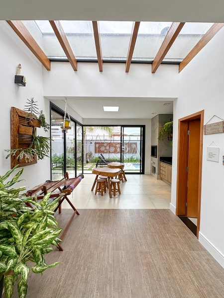 Sobrado no condomínio Ouroville com piscina, área gourmet, 3 suítes e armários planejados. Casa pronta para morar!: 10ª foto da galeria de imagens do imóvel