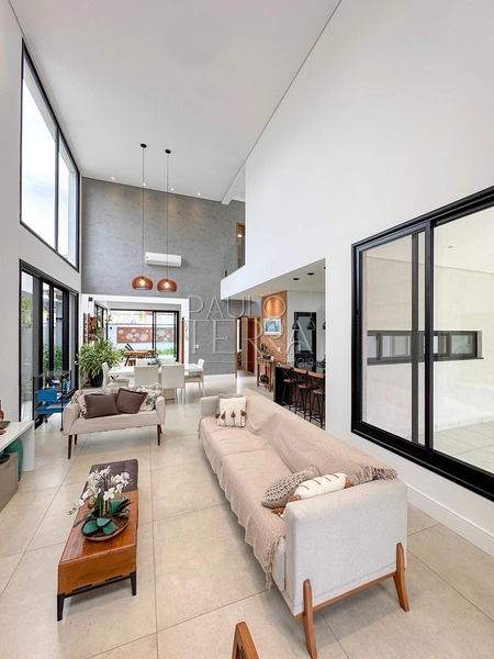 Sobrado no condomínio Ouroville com piscina, área gourmet, 3 suítes e armários planejados. Casa pronta para morar!: 3ª foto da galeria de imagens do imóvel