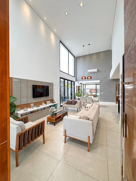 Sobrado no condomínio Ouroville com piscina, área gourmet, 3 suítes e armários planejados. Casa pronta para morar!: 2ª foto da galeria de imagens do imóvel