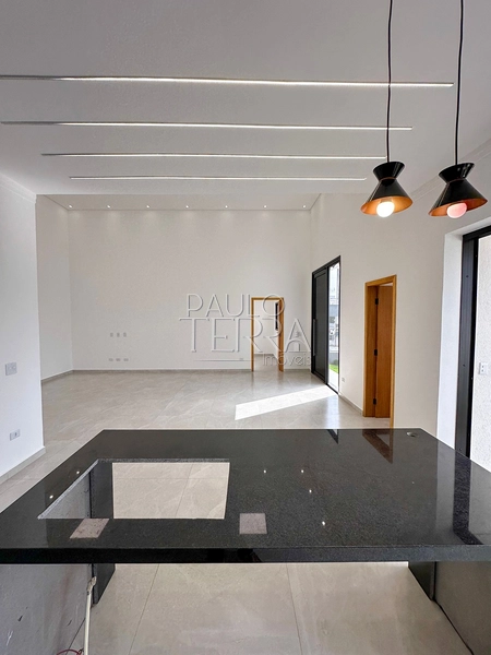 Casa em condomínio fechado à venda em Taubaté | Térrea, quintal gramado, escritório e suíte com closet no Recanto Tropical: 27ª foto da galeria de imagens do imóvel