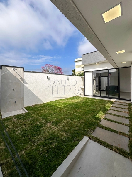 Casa em condomínio fechado à venda em Taubaté | Térrea, quintal gramado, escritório e suíte com closet no Recanto Tropical: 6ª foto da galeria de imagens do imóvel