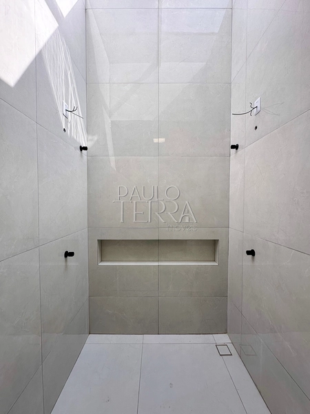 Casa em condomínio fechado à venda em Taubaté | Térrea, quintal gramado, escritório e suíte com closet no Recanto Tropical: 37ª foto da galeria de imagens do imóvel