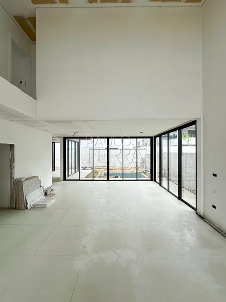 Sobrado à venda no Condomínio Ouroville em Taubaté | 4 suítes, piscina, área gourmet e vista para a Serra da Mantiqueira.: 3ª foto da galeria de imagens do imóvel