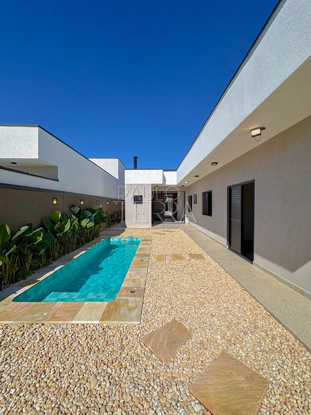 Casa térrea com 3 suítes, escritório, piscina e planejados | Condomínio Pérola do Vale em Tremembé: 6ª foto da galeria de imagens do imóvel