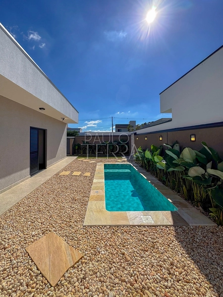Casa térrea com 3 suítes, escritório, piscina e planejados | Condomínio Pérola do Vale em Tremembé: 4ª foto da galeria de imagens do imóvel