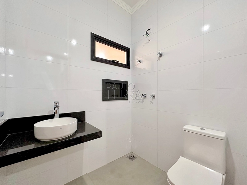 Casa em condomínio fechado em Tremembé por menos de R$ 1 milhão, com escritório, quintal para piscina e excelente padrão de acabamento.: 24ª foto da galeria de imagens do imóvel