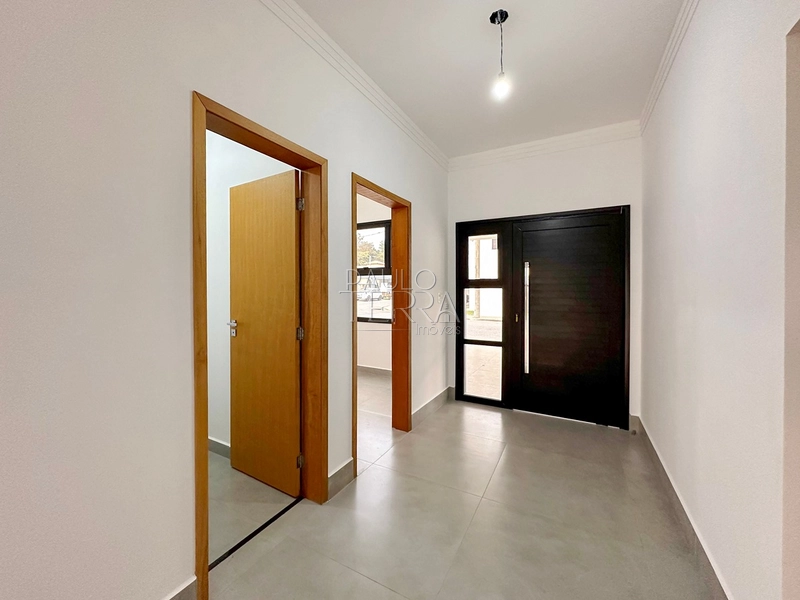 Casa em condomínio fechado em Tremembé por menos de R$ 1 milhão, com escritório, quintal para piscina e excelente padrão de acabamento.: 3ª foto da galeria de imagens do imóvel
