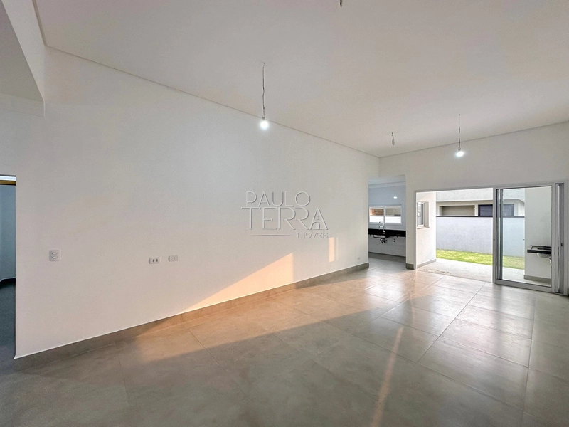 Casa em condomínio fechado em Tremembé por menos de R$ 1 milhão, com escritório, quintal para piscina e excelente padrão de acabamento.: 8ª foto da galeria de imagens do imóvel