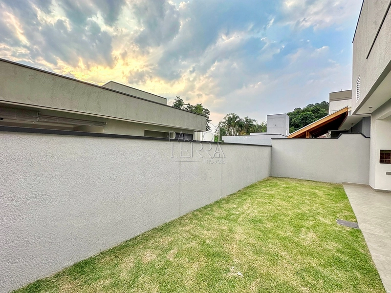 Casa em condomínio fechado em Tremembé por menos de R$ 1 milhão, com escritório, quintal para piscina e excelente padrão de acabamento.: 11ª foto da galeria de imagens do imóvel