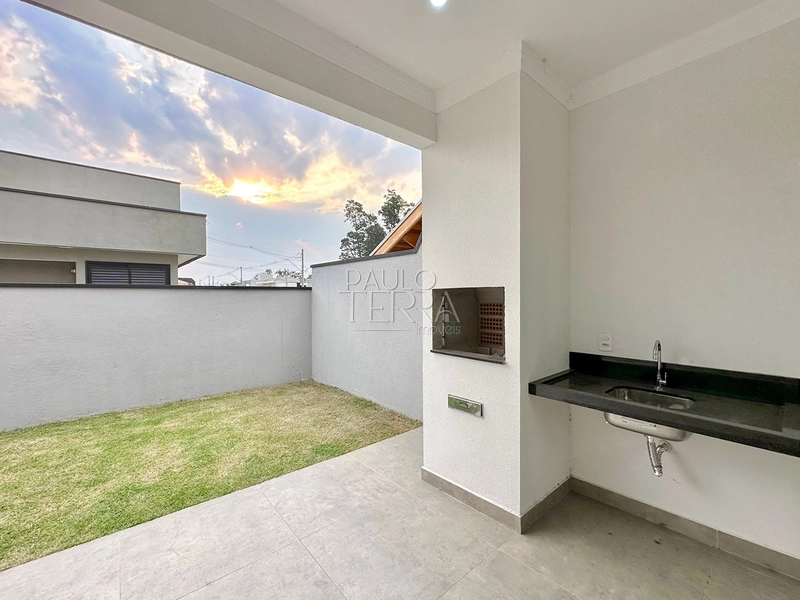 Casa em condomínio fechado em Tremembé por menos de R$ 1 milhão, com escritório, quintal para piscina e excelente padrão de acabamento.: 9ª foto da galeria de imagens do imóvel