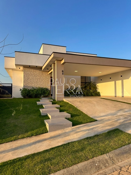 Casa térrea com quintal grande Condomínio Quinta das Palmeiras Taubaté: 2ª foto da galeria de imagens do imóvel