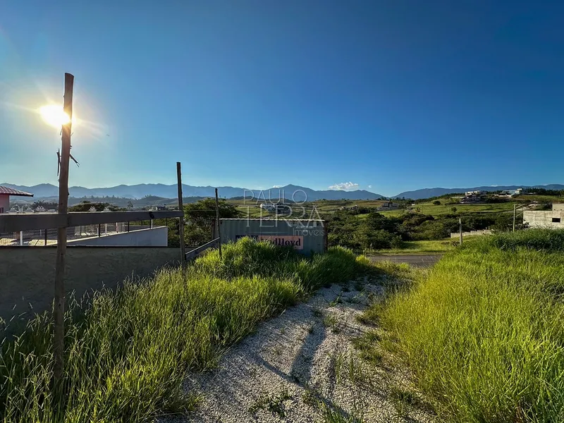 Terreno à Venda no Condomínio Village da Serra – Tremembé/SP | Vista Livre e Permanente: 3ª foto da galeria de imagens do imóvel