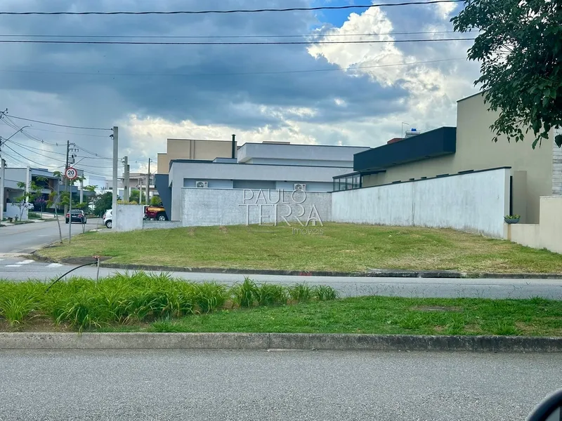 Terreno de esquina à venda no condomínio Ouroville em Taubaté SP: 1ª foto da galeria de imagens do imóvel