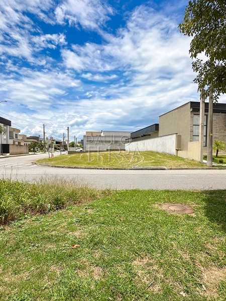 Terreno de esquina à venda no Condomínio Ouroville com 327 m², plano e com privacidade | Taubaté SP: 2ª foto da galeria de imagens do imóvel