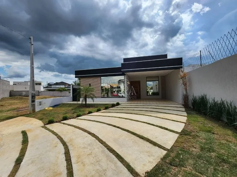 Casa térrea com piscina, quintal e 3 quartos (2 suítes). Condomínio Oásis em Taubaté.: 2ª foto da galeria de imagens do imóvel