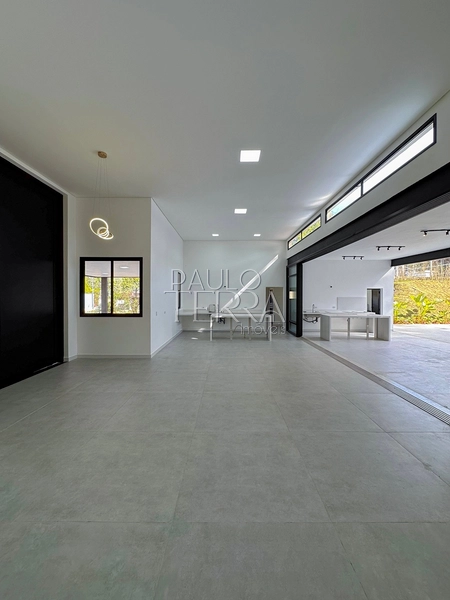 Casa Térrea Nova à Venda no Condomínio Chácaras Cataguá Taubaté | 3 Suítes, Escritório, Piscina com Spa e Terreno de 1.874m²: 9ª foto da galeria de imagens do imóvel
