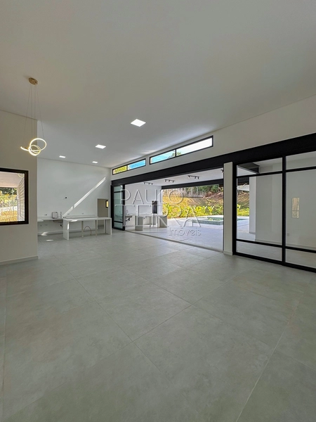 Casa Térrea Nova à Venda no Condomínio Chácaras Cataguá Taubaté | 3 Suítes, Escritório, Piscina com Spa e Terreno de 1.874m²: 8ª foto da galeria de imagens do imóvel