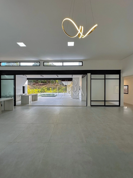 Casa Térrea Nova à Venda no Condomínio Chácaras Cataguá Taubaté | 3 Suítes, Escritório, Piscina com Spa e Terreno de 1.874m²: 6ª foto da galeria de imagens do imóvel