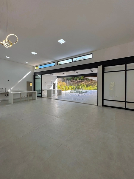 Casa Térrea Nova à Venda no Condomínio Chácaras Cataguá Taubaté | 3 Suítes, Escritório, Piscina com Spa e Terreno de 1.874m²: 7ª foto da galeria de imagens do imóvel