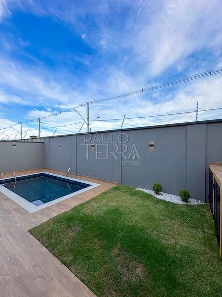 Casa térrea com piscina e quintal à venda no Condomínio Pérola do Vale em Tremembé | 3 quartos (1 suíte): 2ª foto da galeria de imagens do imóvel