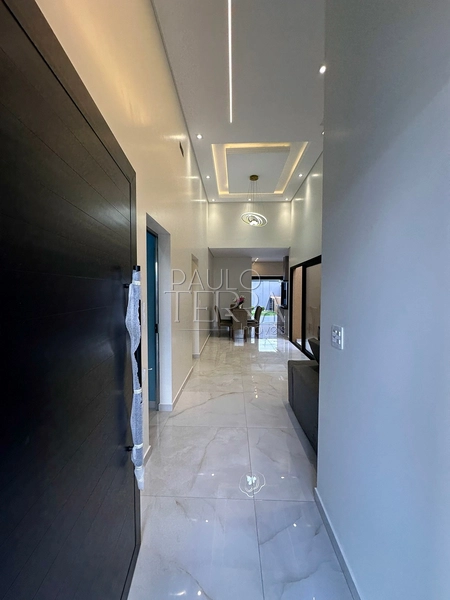 Casa térrea com piscina e quintal à venda no Condomínio Pérola do Vale em Tremembé | 3 quartos (1 suíte): 3ª foto da galeria de imagens do imóvel