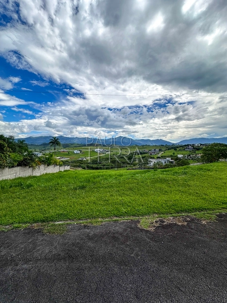 Terreno à Venda no Condomínio Village da Serra em Tremembé | 1.681 m² | Vista para Serra da Mantiqueira: 3ª foto da galeria de imagens do imóvel