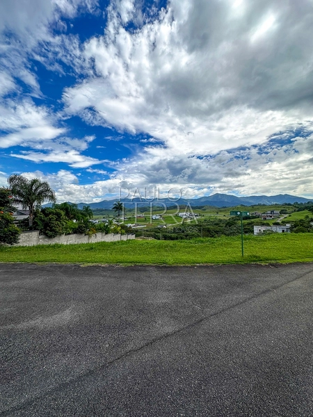 Terreno à Venda no Condomínio Village da Serra em Tremembé | 1.681 m² | Vista para Serra da Mantiqueira: 2ª foto da galeria de imagens do imóvel