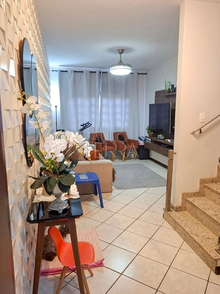 Sobrado à venda no bairro Vila São José em Taubaté | 3 dormitórios (1 suíte) e área gourmet : 1ª foto da galeria de imagens do imóvel