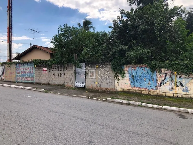 Terreno com 700 m2 com 20 metros de frente para avenida em Taubaté SP: 2ª foto da galeria de imagens do imóvel