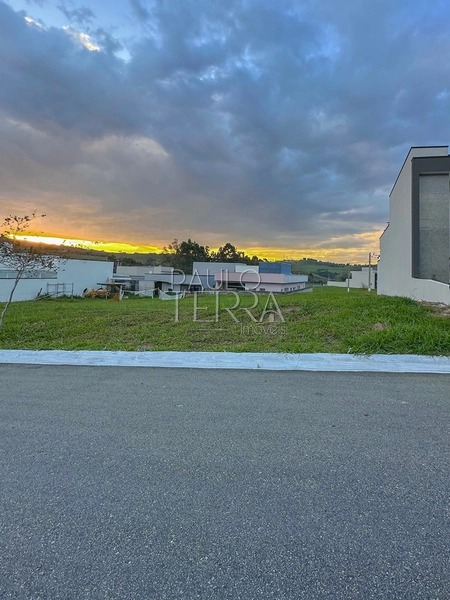 Terreno plano 250 m2 em Condomínio com área de lazer - Taubaté/SP: 2ª foto da galeria de imagens do imóvel