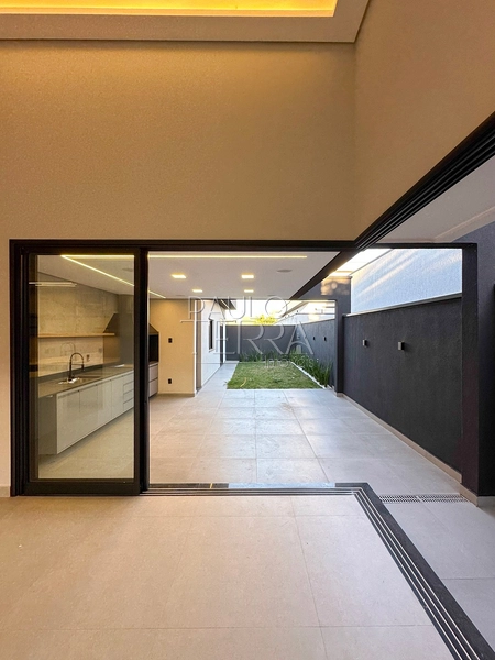 Casa térrea nova à venda no Condomínio Ouroville em Taubaté | 3 suítes, escritório, área gourmet e quintal preparado para piscina.: 6ª foto da galeria de imagens do imóvel