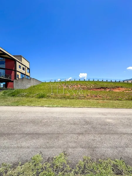 Terreno à Venda no Condomínio Village da Serra – Tremembé/SP: 1ª foto da galeria de imagens do imóvel