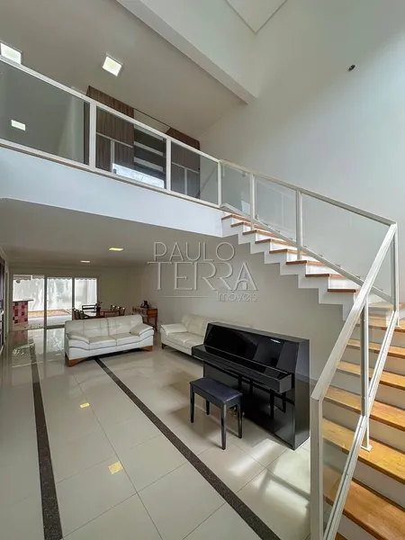 Sobrado com 3 Suítes e Área Gourmet à Venda em Condomínio em Tremembé/SP | Parque dos Pássaros: 2ª foto da galeria de imagens do imóvel