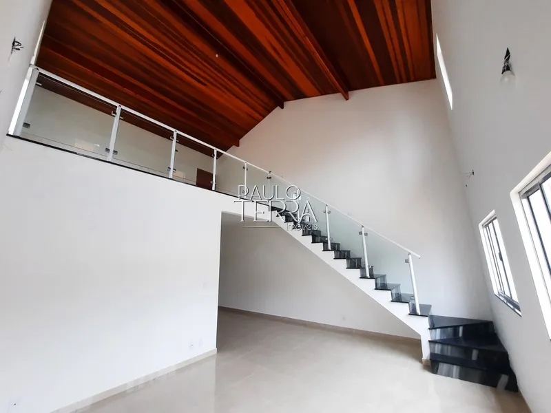 Casa térrea com mezanino, 3 dormitórios e quintal. Condomínio fechado: 3ª foto da galeria de imagens do imóvel