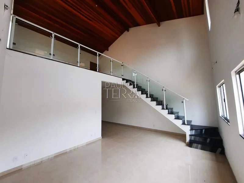 Casa térrea com mezanino, 3 dormitórios e quintal. Condomínio fechado: 2ª foto da galeria de imagens do imóvel