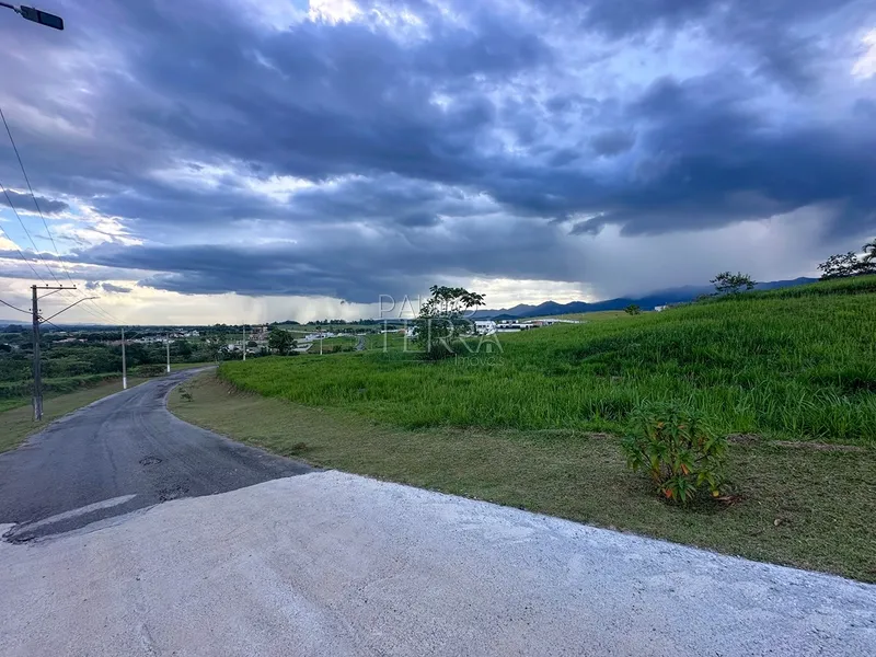 Terreno à Venda no Condomínio Village da Serra em Tremembé | 1.634 m² com Vista Permanente da Serra da Mantiqueira: 18ª foto da galeria de imagens do imóvel